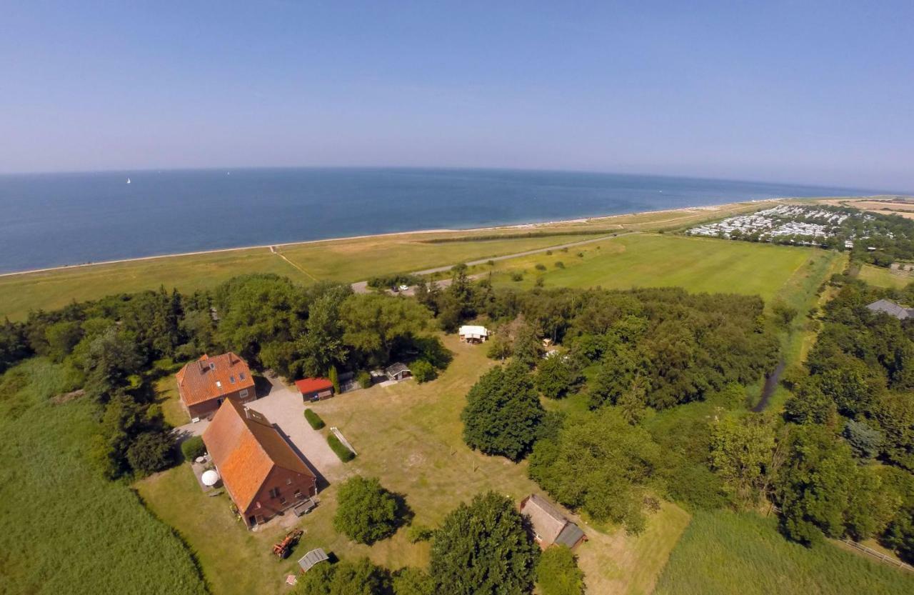 Der Ferienhof Am Meer, Reetdachhäuschen Fehmarn